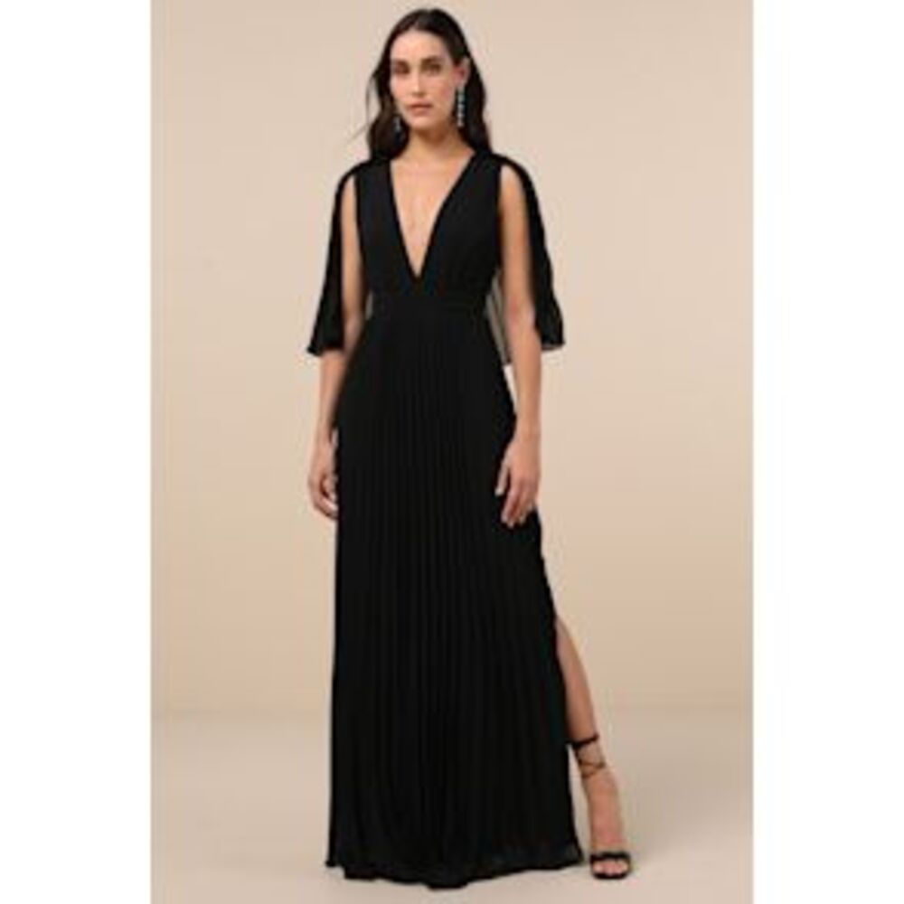 Lulu's Black Plunging V-Neck Pleated Maxi Dress